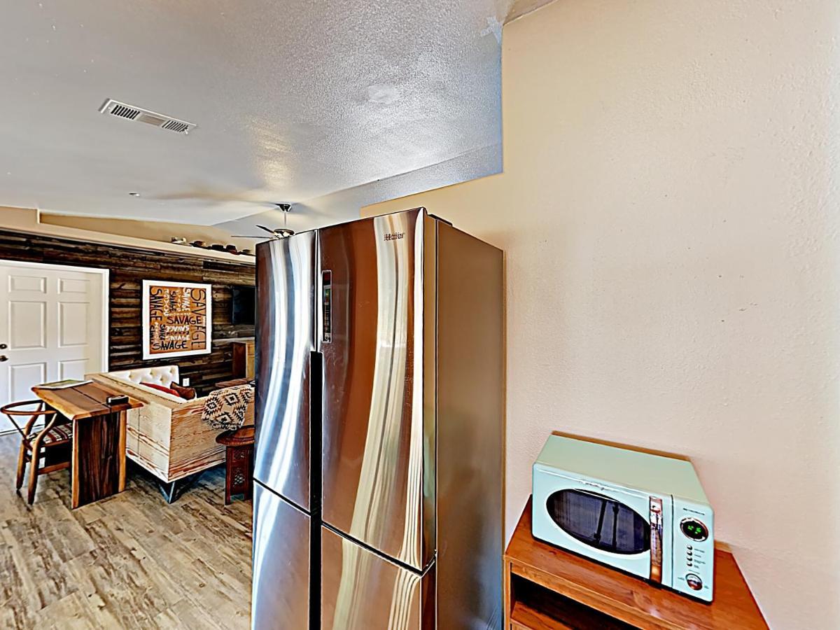 Rawhide Ranch - Walk To Pappy And Harriet'S With Hot Tub! Home Yucca Valley Bagian luar foto