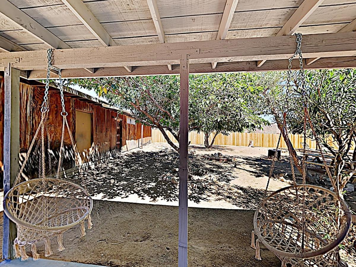 Rawhide Ranch - Walk To Pappy And Harriet'S With Hot Tub! Home Yucca Valley Bagian luar foto