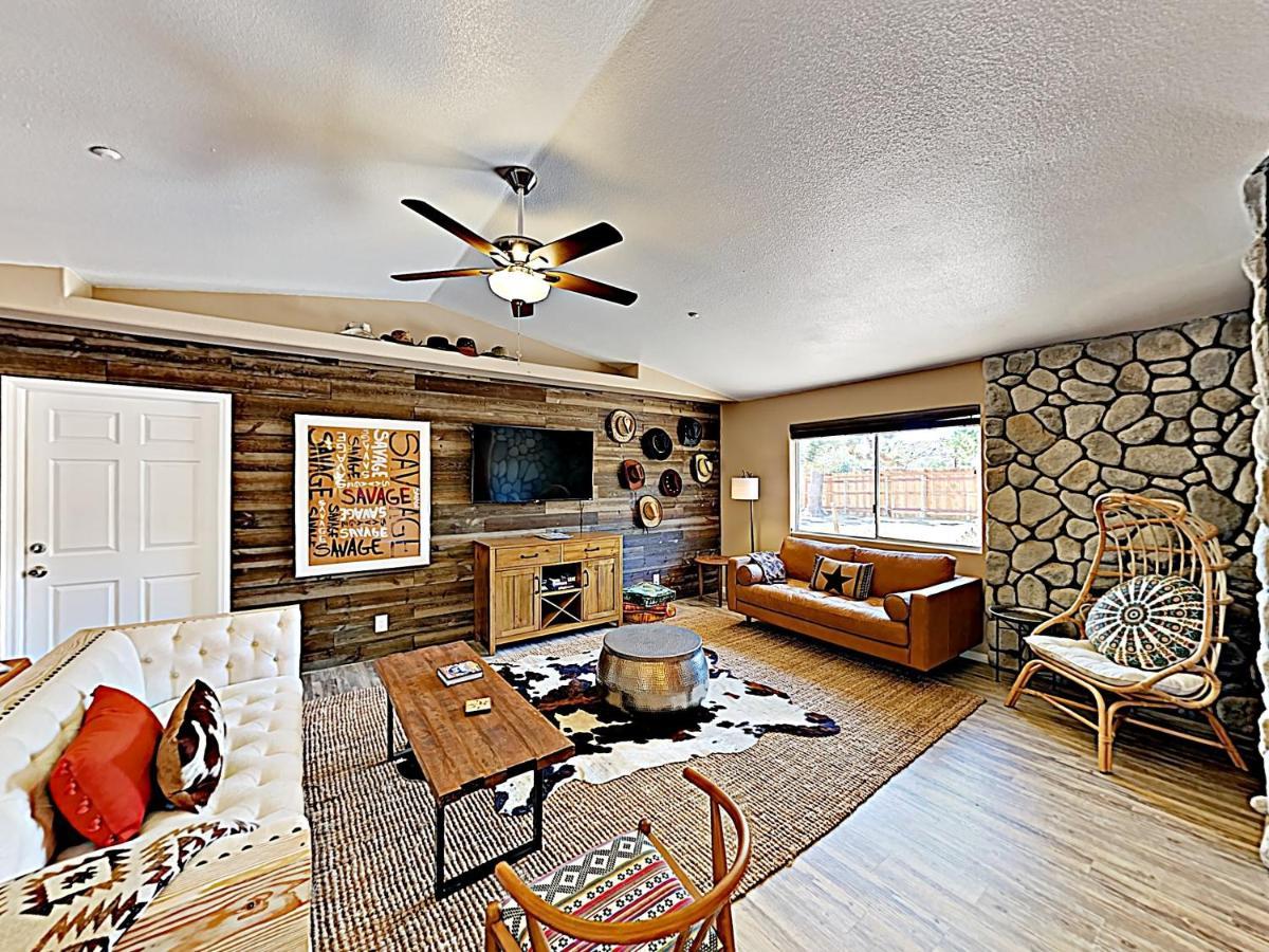 Rawhide Ranch - Walk To Pappy And Harriet'S With Hot Tub! Home Yucca Valley Bagian luar foto