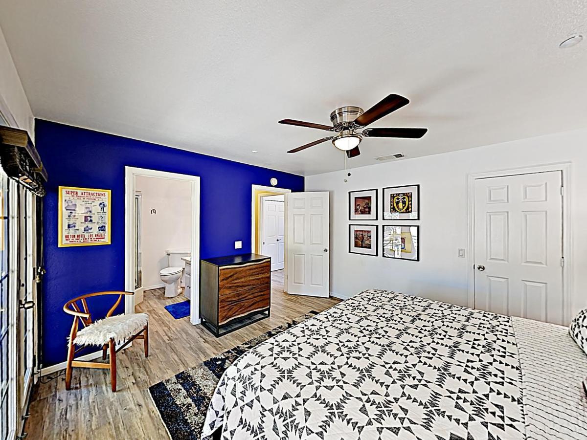 Rawhide Ranch - Walk To Pappy And Harriet'S With Hot Tub! Home Yucca Valley Bagian luar foto
